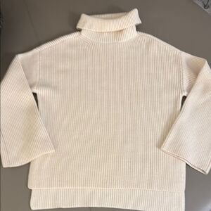 NWOT Lovers+Friends Rib Knit Turtleneck Oversized Woman’s Sweater. Size Small.